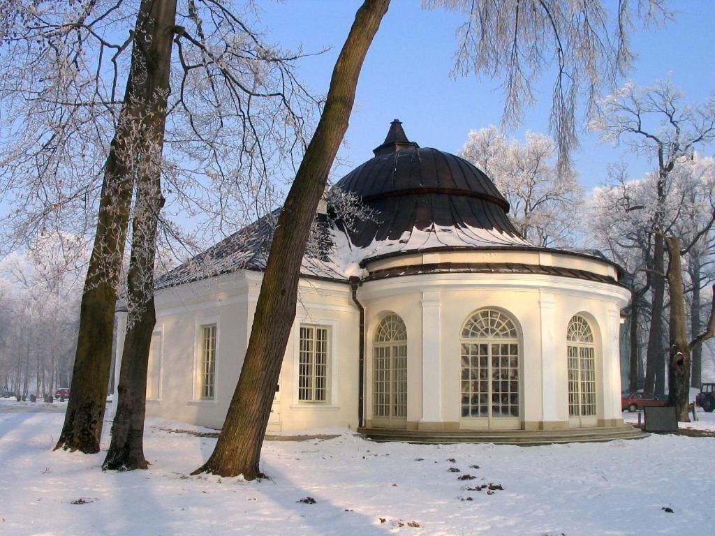 Palac Kurozweki Kurozwęki Exterior foto