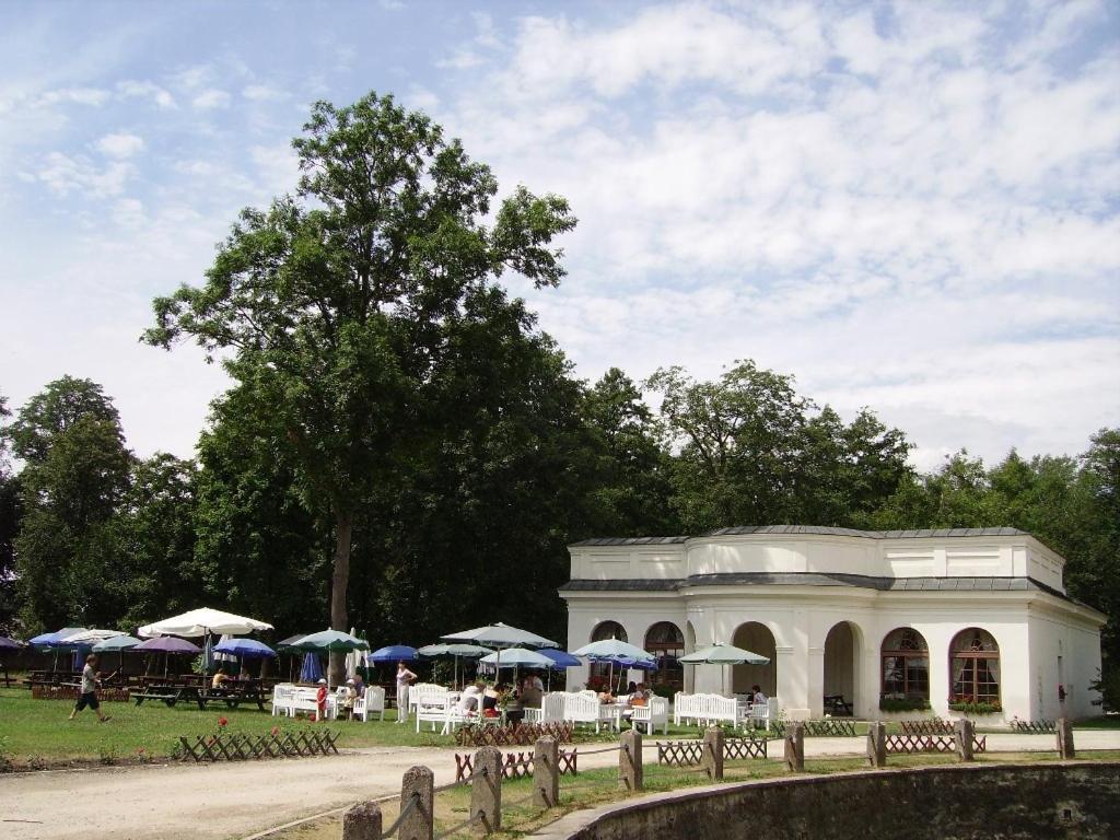Palac Kurozweki Kurozwęki Exterior foto