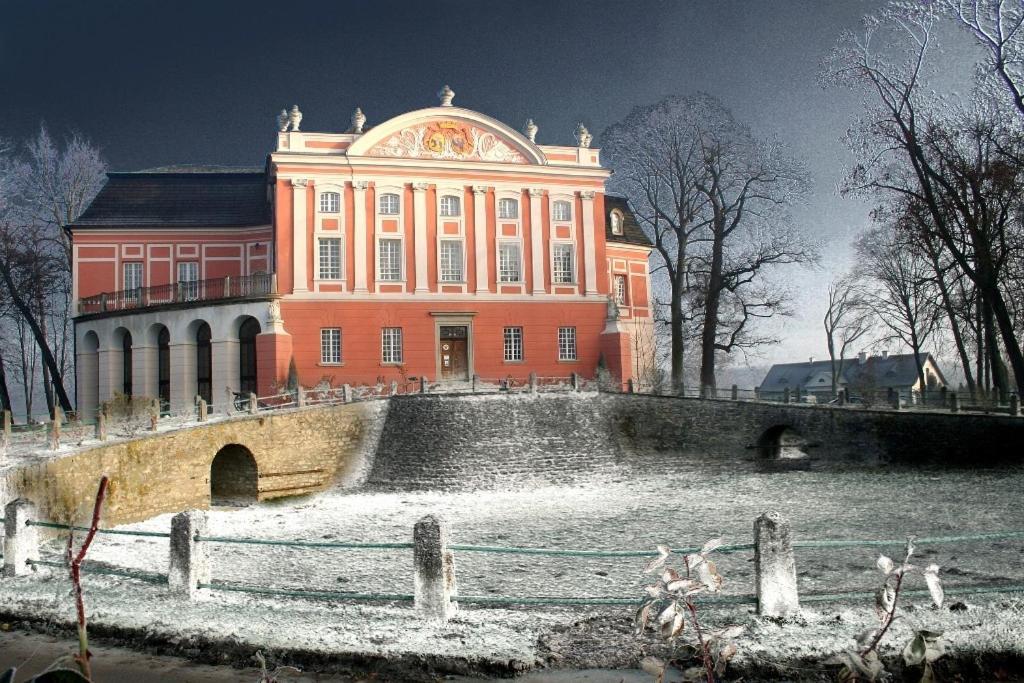 Palac Kurozweki Kurozwęki Exterior foto